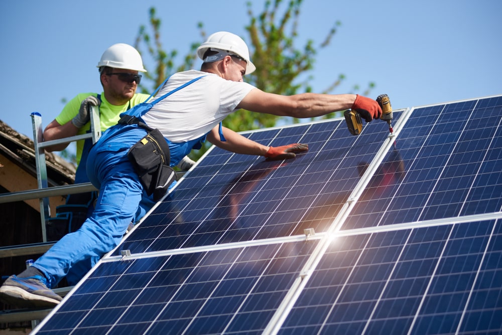 Pourquoi confier l’installation de vos panneaux photovoltaïques à un professionnel ?